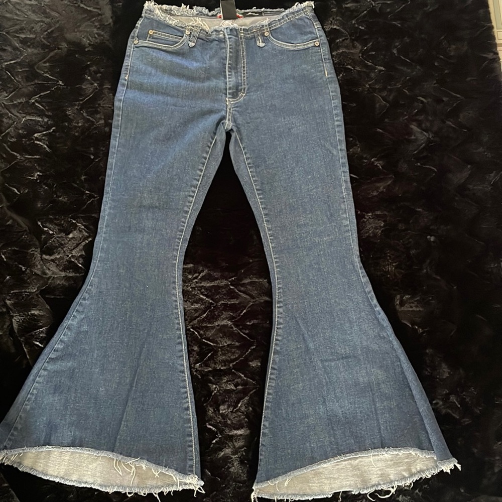 Please jeans made in Italy size medium flared front zip Waist 30”, hips 35” L 26